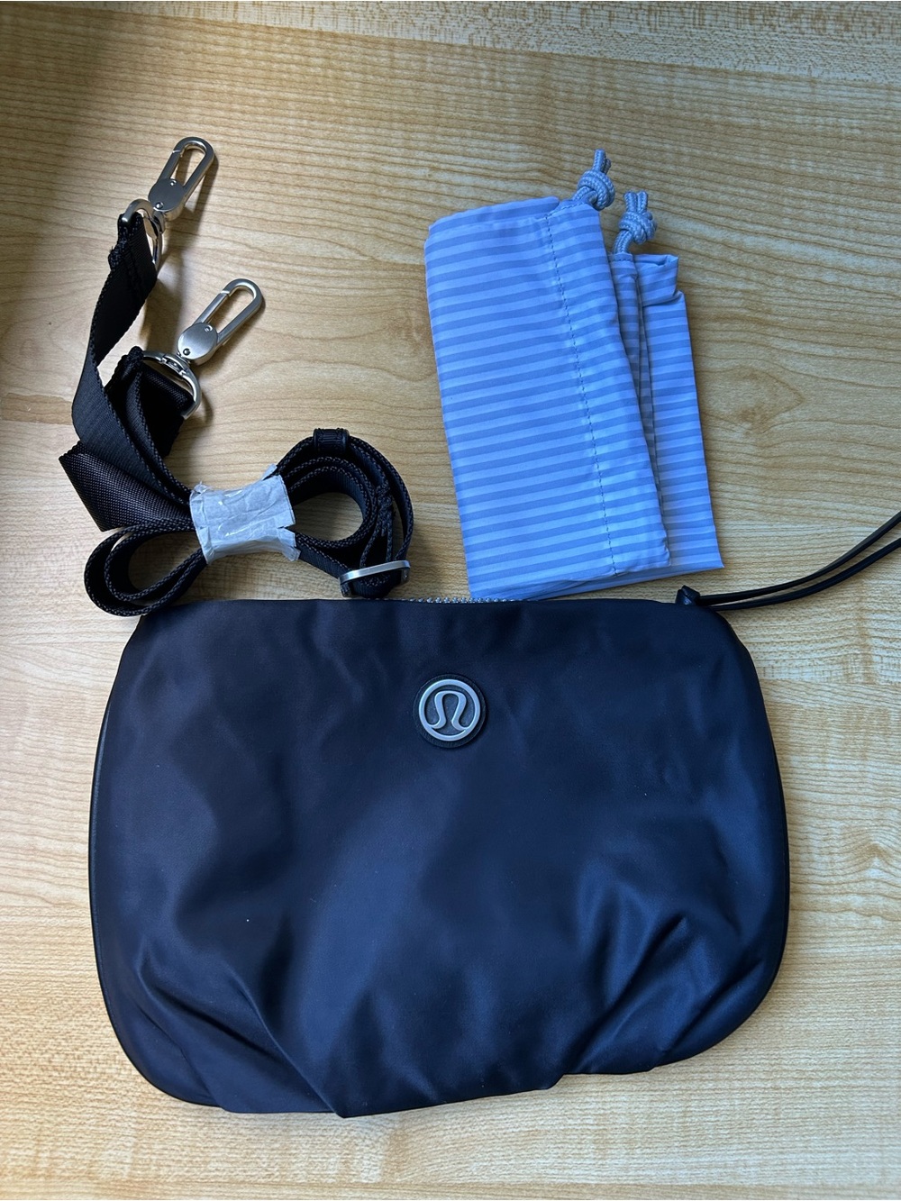 Lululemon Black Nylon Crossbody Shoulder Bag Detachable Strap NWOT Dust Bag